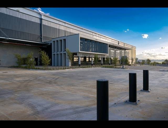 19,099M² WAREHOUSE TO LET IN LONGLAKE